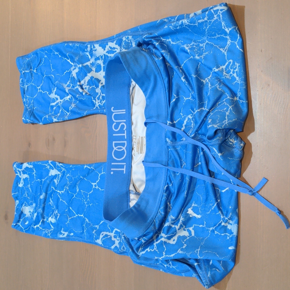 Nike Dri-Fit capri leggings - size M, light blue